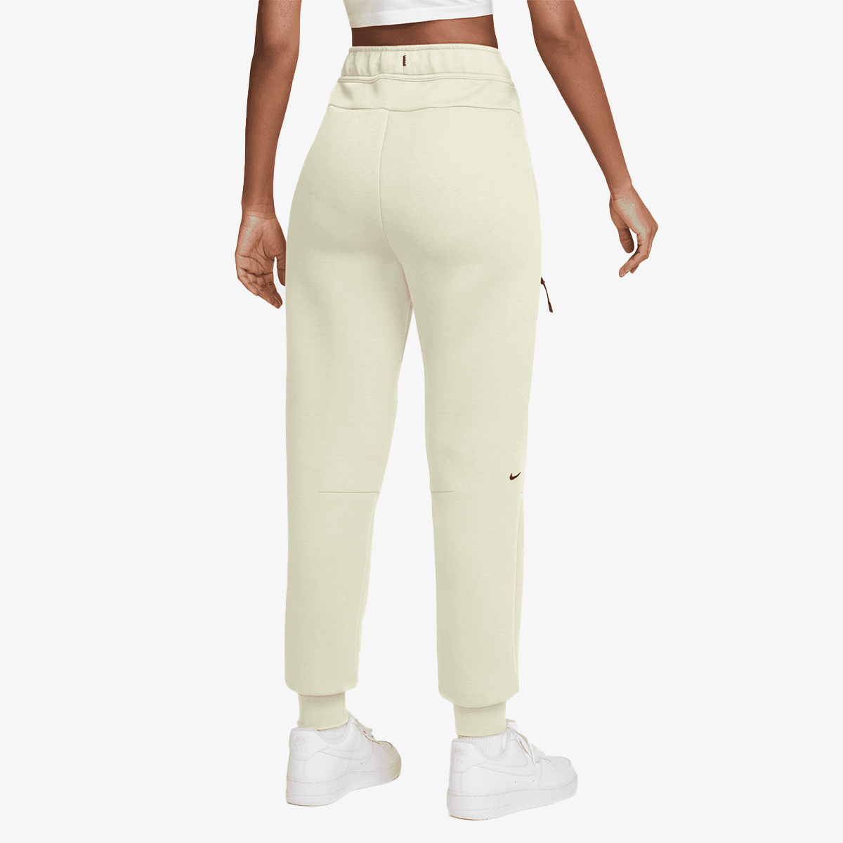 Veshje sportive me fund kostume sportive Nike
