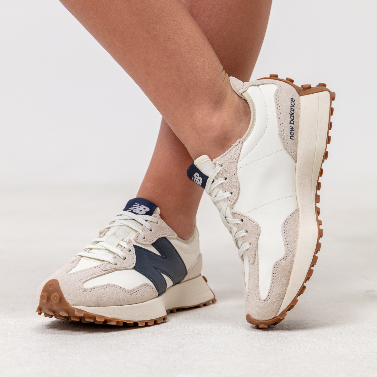 New Balance 327