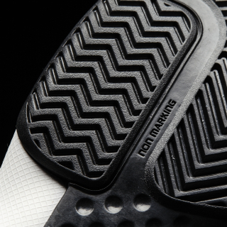 adidas ADIZERO ATTACK 