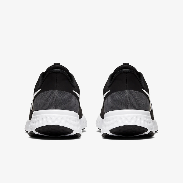 Nike Revolution 5 