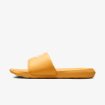 NIKE Victori One 