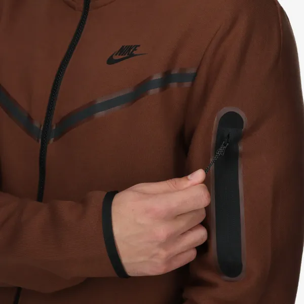 NIKE Sportswear Tech 