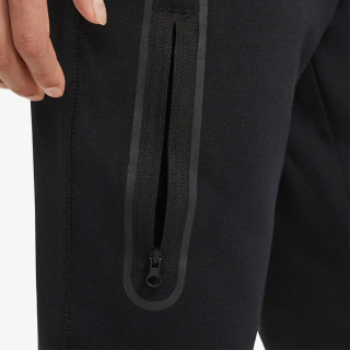 NIKE Sportswear Tech 