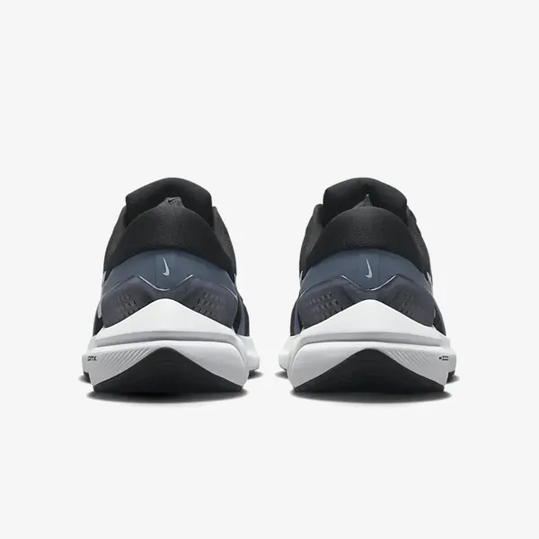 NIKE Air Zoom Vomero 16 