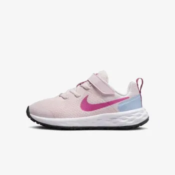 NIKE Revolution 6 