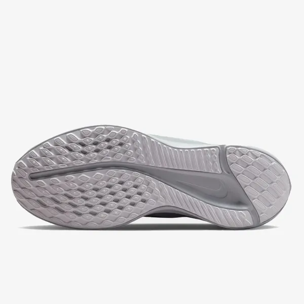 NIKE Quest 5 
