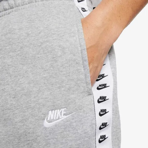NIKE Essential 