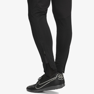 NIKE Dri-FIT Strike 