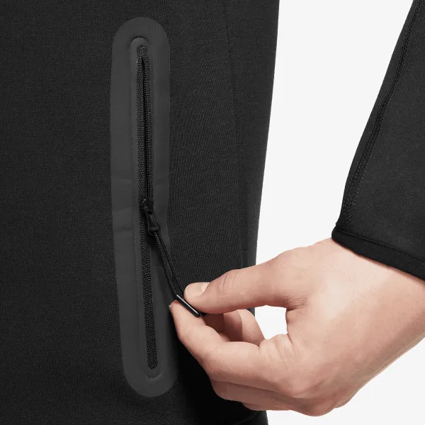 NIKE Tech Fleece 