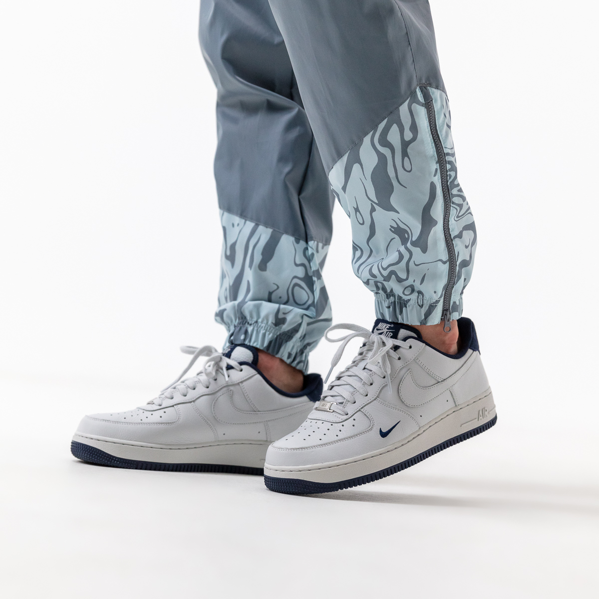 Nike AIR FORCE 1 ’07 LV8 ESS+ 