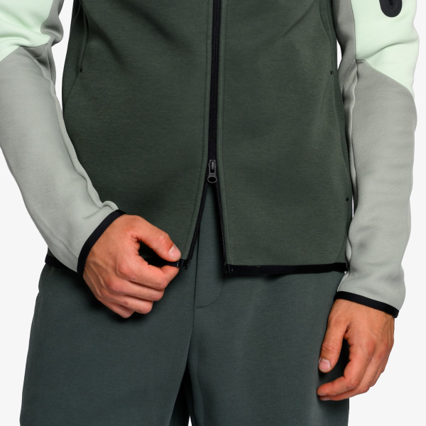 Nike Tech 