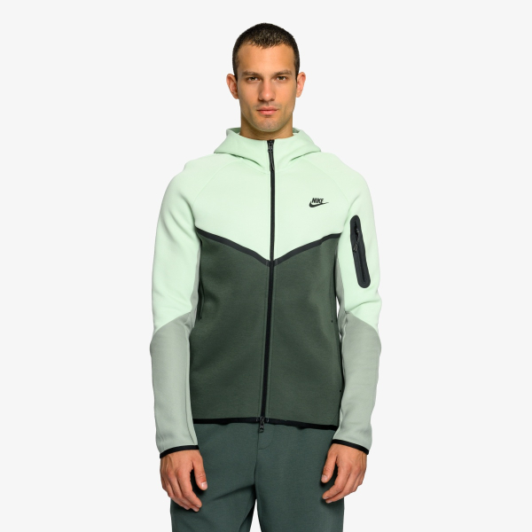 Nike Tech 