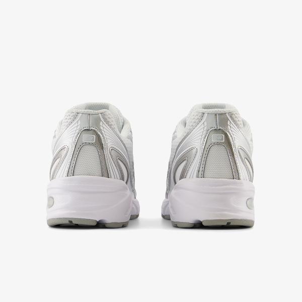 New Balance 740 