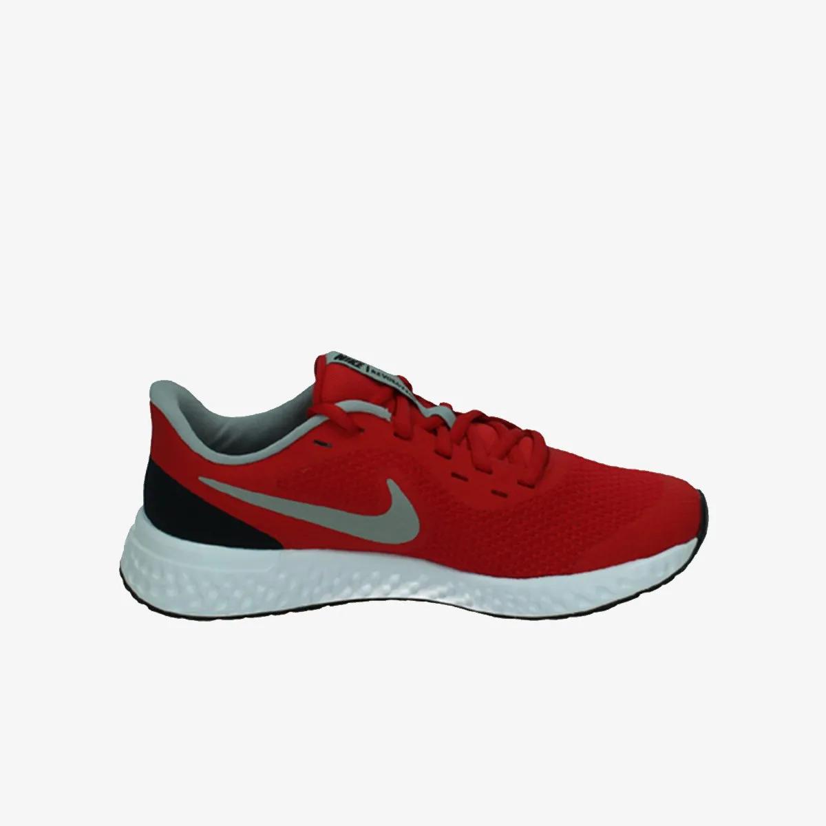 Nike Revolution 5 